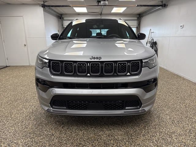 Photo 2 of 2023 Jeep Compass High Altitude