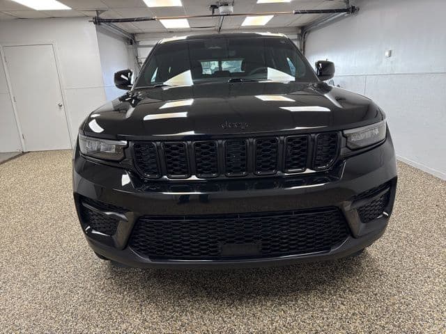 Photo 2 of 2024 Jeep Grand Cherokee Altitude X