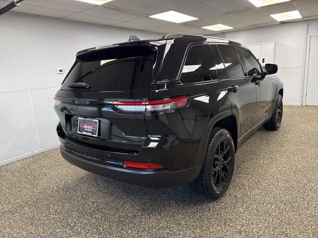 Photo 4 of 2024 Jeep Grand Cherokee Altitude X