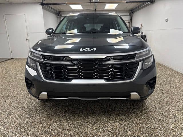 Photo 2 of 2024 Kia Seltos S