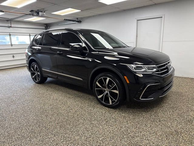 Photo 3 of 2023 Volkswagen Tiguan SEL R-Line 4Motion