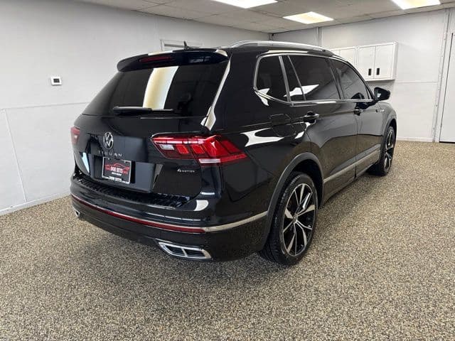 Photo 4 of 2023 Volkswagen Tiguan SEL R-Line 4Motion