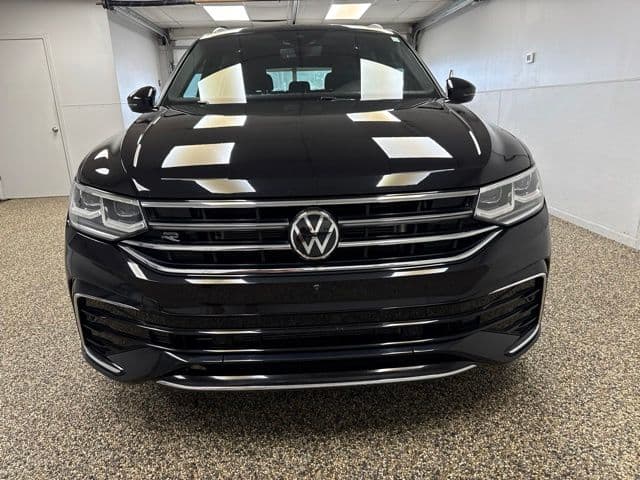 Photo 2 of 2023 Volkswagen Tiguan SEL R-Line 4Motion
