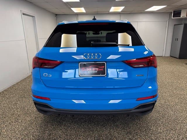 Photo 5 of 2023 Audi Q3 quattro S line Premium 45 TFSI