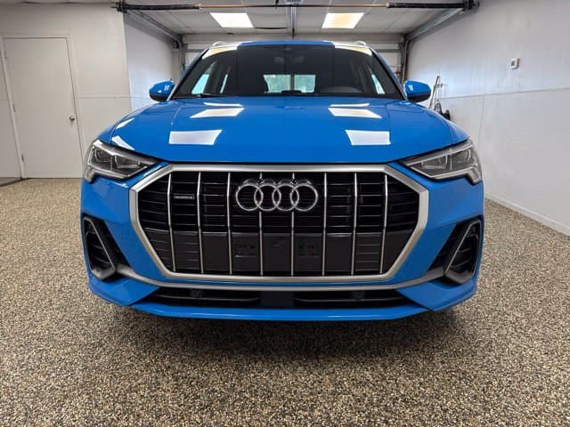 Photo 2 of 2023 Audi Q3 quattro S line Premium 45 TFSI
