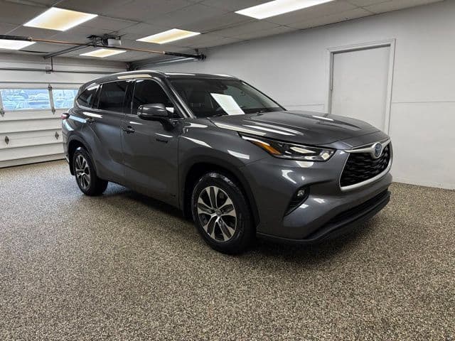 Photo 3 of 2021 Toyota Highlander Hybrid XLE