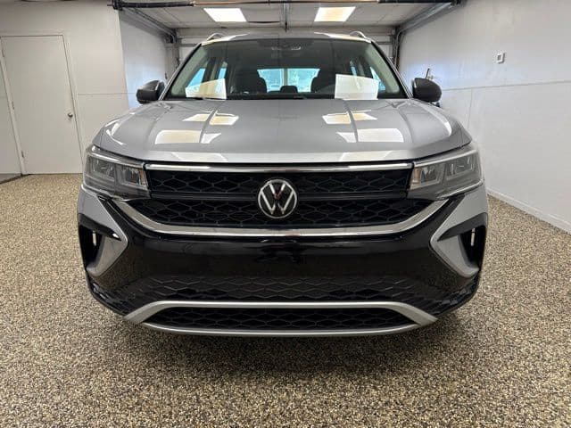 Photo 2 of 2023 Volkswagen Taos S