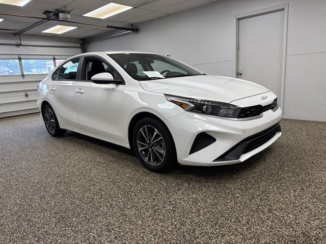2023 Kia Forte LXS - Image 3
