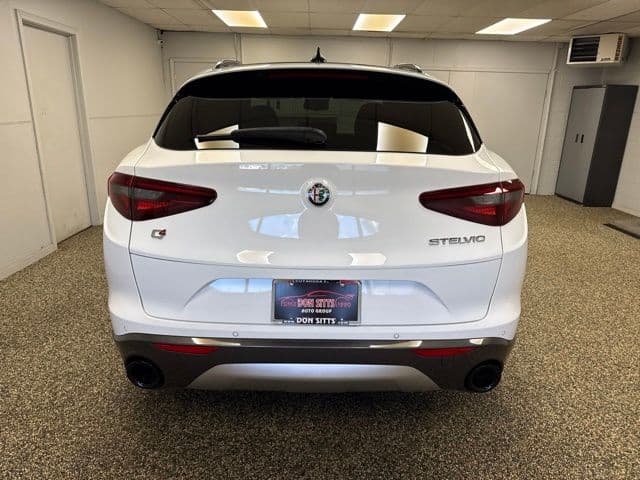2023 Alfa Romeo Stelvio Ti - Image 5