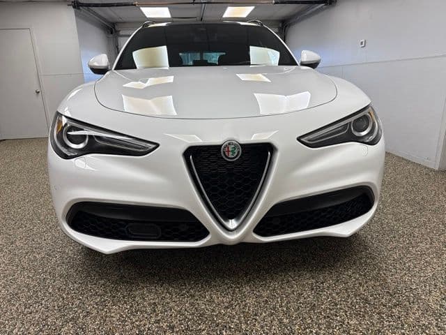 2023 Alfa Romeo Stelvio Ti - Image 2