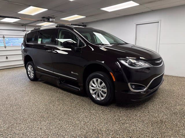 Photo 4 of 2018 Chrysler Pacifica Touring L