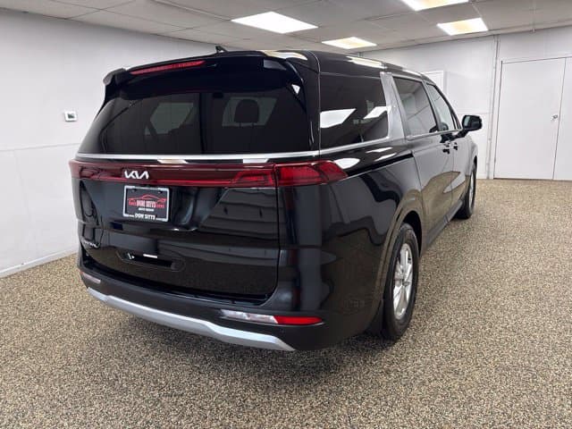 Photo 4 of 2024 Kia Carnival LX