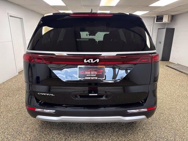Photo 5 of 2024 Kia Carnival LX