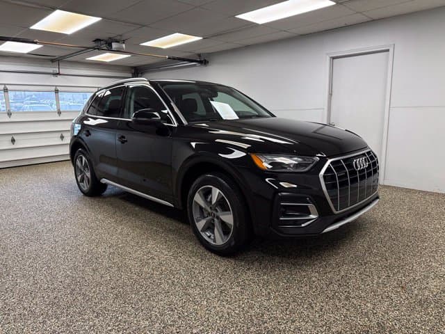 Photo 3 of 2024 Audi Q5 quattro Premium 40 TFSI