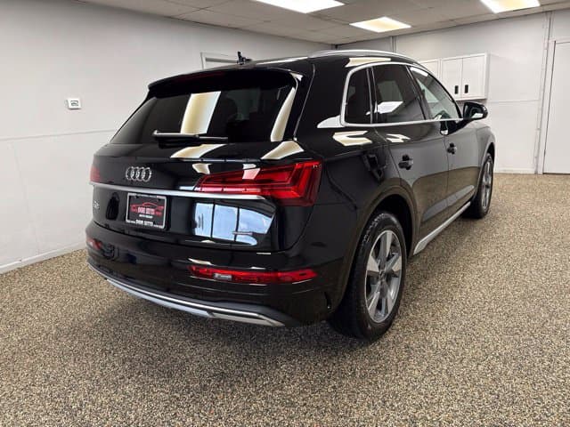 Photo 4 of 2024 Audi Q5 quattro Premium 40 TFSI