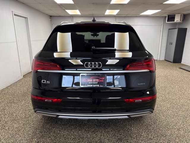 Photo 5 of 2024 Audi Q5 quattro Premium 40 TFSI