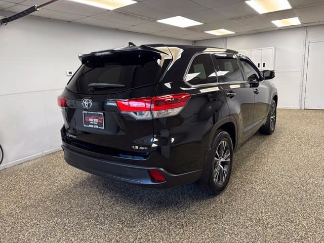 Photo 4 of 2018 Toyota Highlander LE Plus