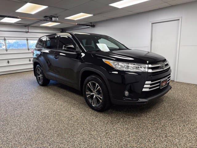 Photo 3 of 2018 Toyota Highlander LE Plus