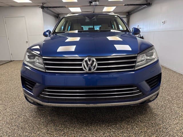 2016 Volkswagen Touareg VR6 FSI - Image 2