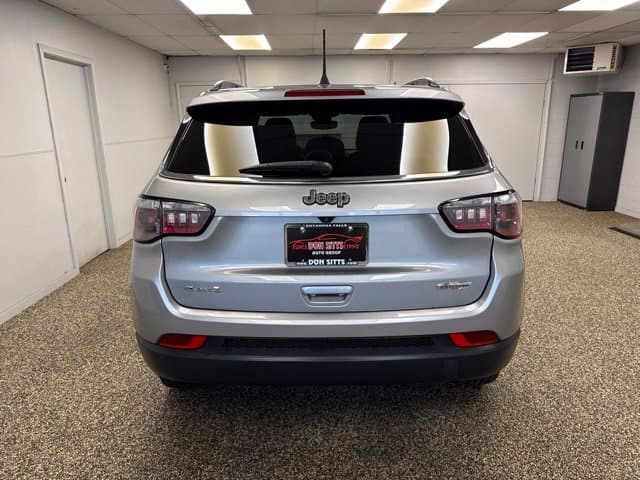 2022 Jeep Compass Latitude - Image 5
