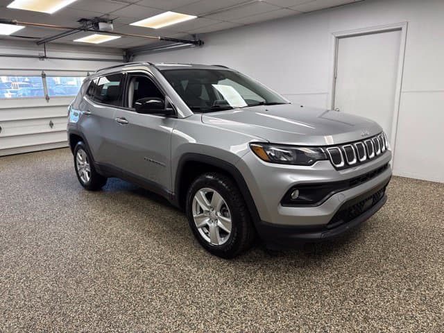 2022 Jeep Compass Latitude - Image 3